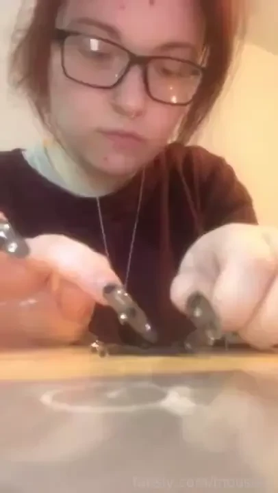 I weaved a short chain of beads as a gift for my friend she loves and 