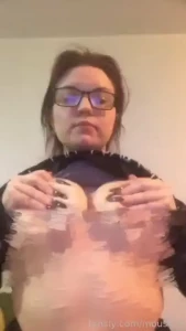 I love playing with my breasts it makes me very wet bigboibs bigtits