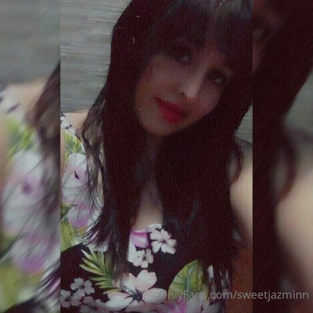 Yes i m a pretty girl in a pretty world 