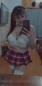 I m a sweet girl who likes to misbehave
