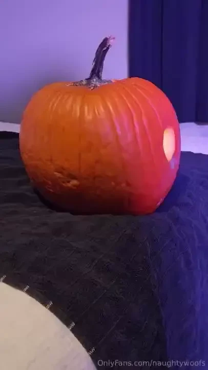 It s halloween and rogue found a with a nicely placed hole come see 