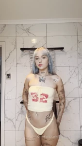 Yellow never looked so sinful consider this as an invite in my dms