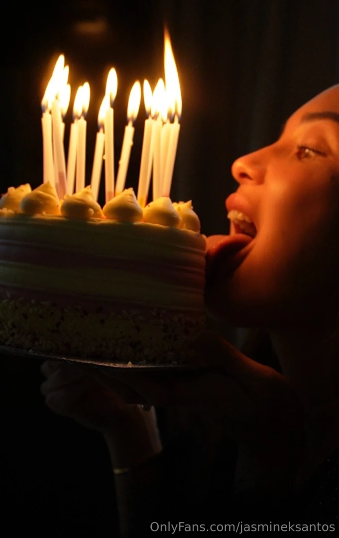 Happy birthday to meeee can t wait to send my gifts to all of you who 