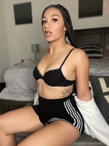 Tell me your favorite flirting tricks in the comments part 5