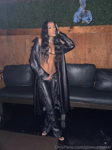 Ab day paying off 30x 3 crunches circuit- feet on the floor legs at