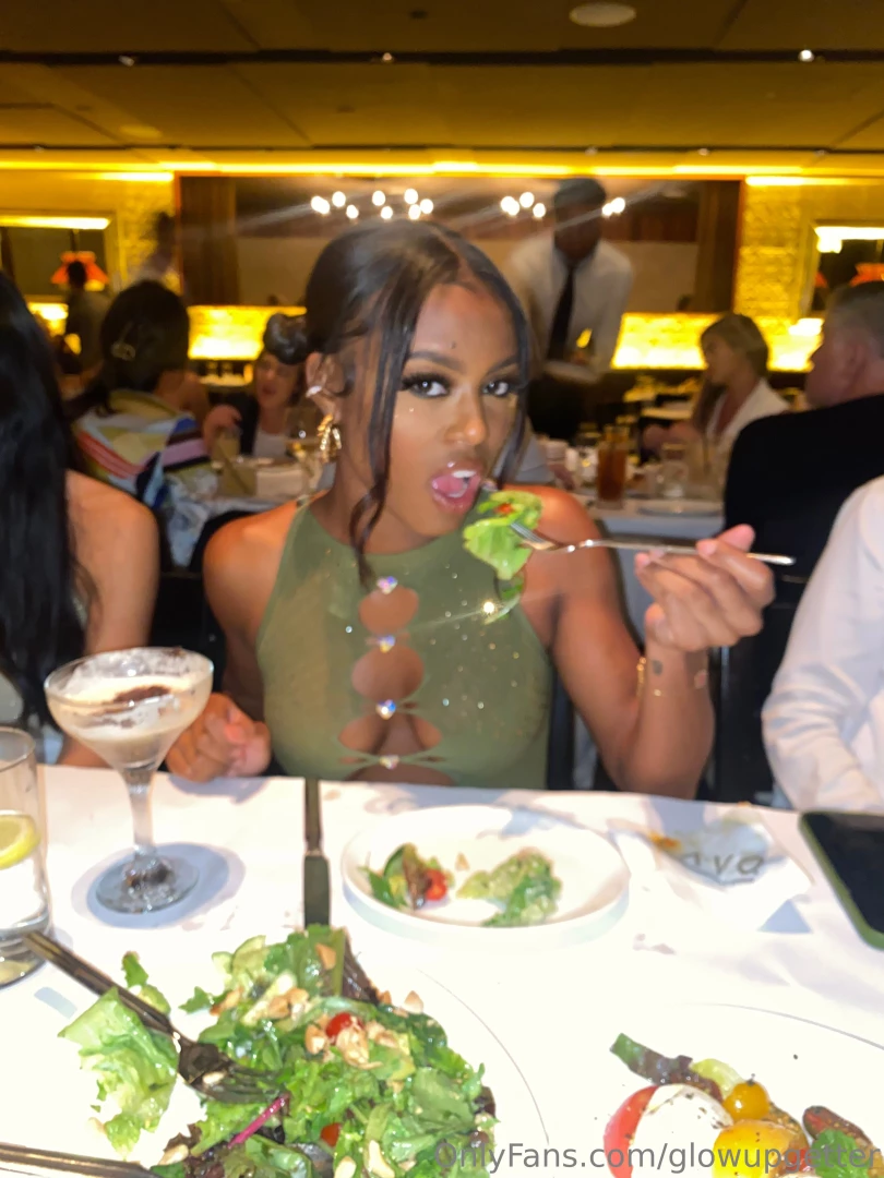 Eat you veggies a healthy diet contains a colorful plate 