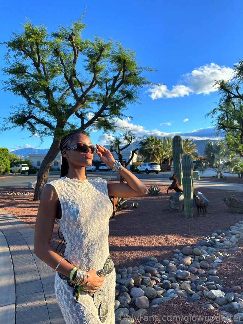 Living in the desert has its benefits the biggest reasons being the part 2 