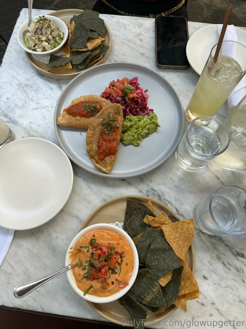 Lunch date w my bestie ps everything in this photo is vegan did you 