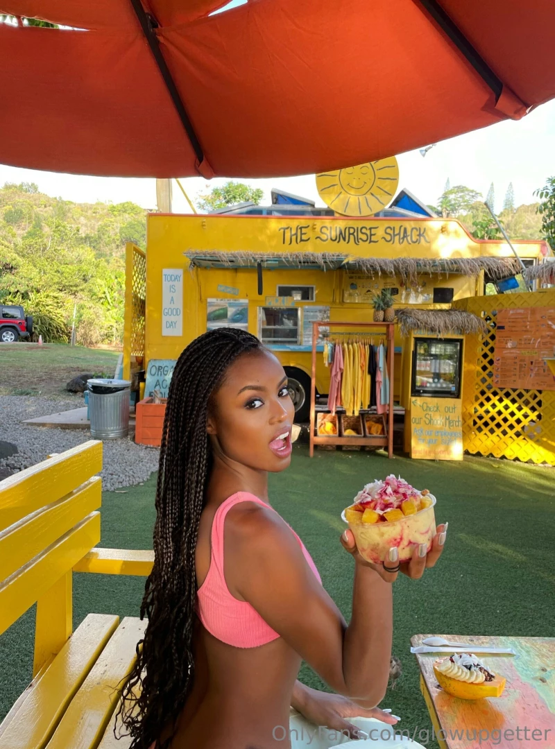 A a bowls in hawaii are the best what s your favorite food 