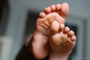 Happy foot fetish friday send for each wrinkle like a good bish