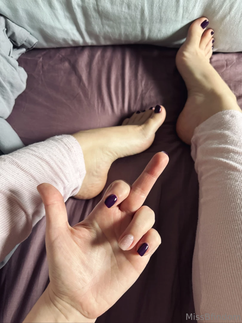 Happy foot fetish friday triggering your demise 