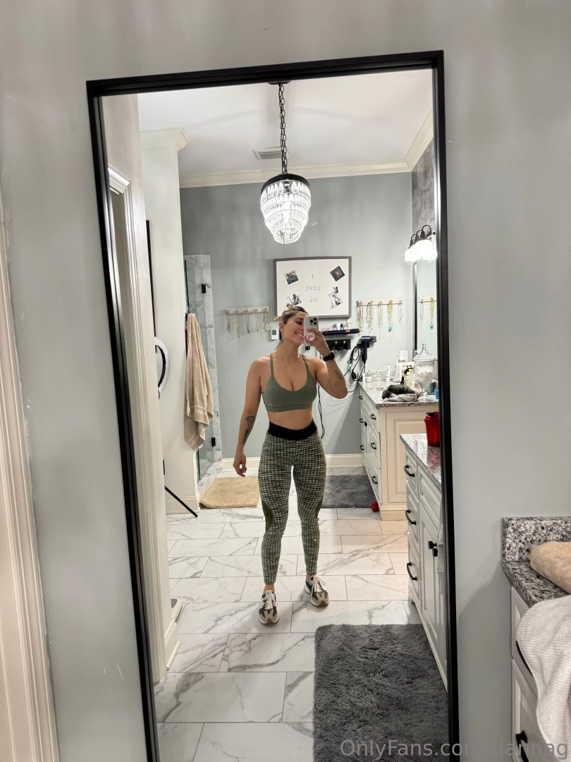 Legs day means short shorts tomorrow 