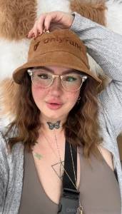 My onlyfans corduroy bucket hat is one of my fav neutral fit staples