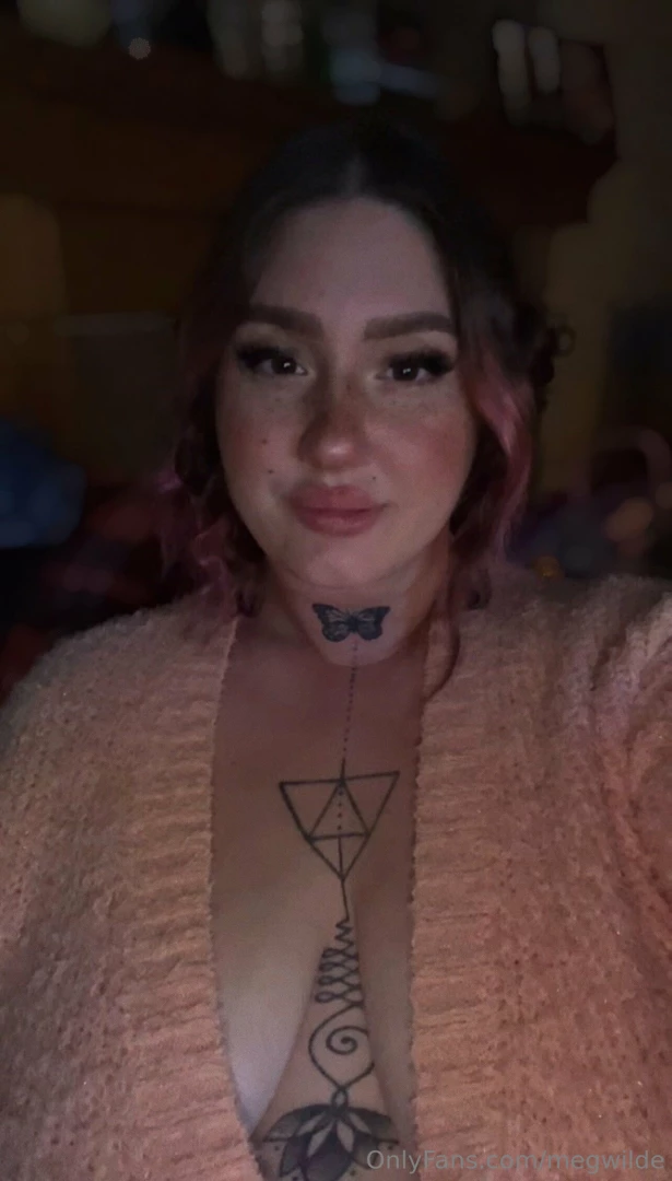 Cozy night in waiting for you to keep me company come talk to me while 