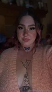 Cozy night in waiting for you to keep me company come talk to me while