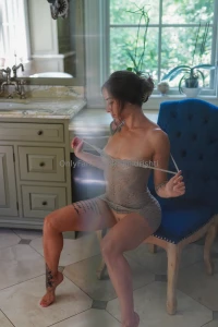 The queen archetype stands rooted in her power and is a natural leader part 1