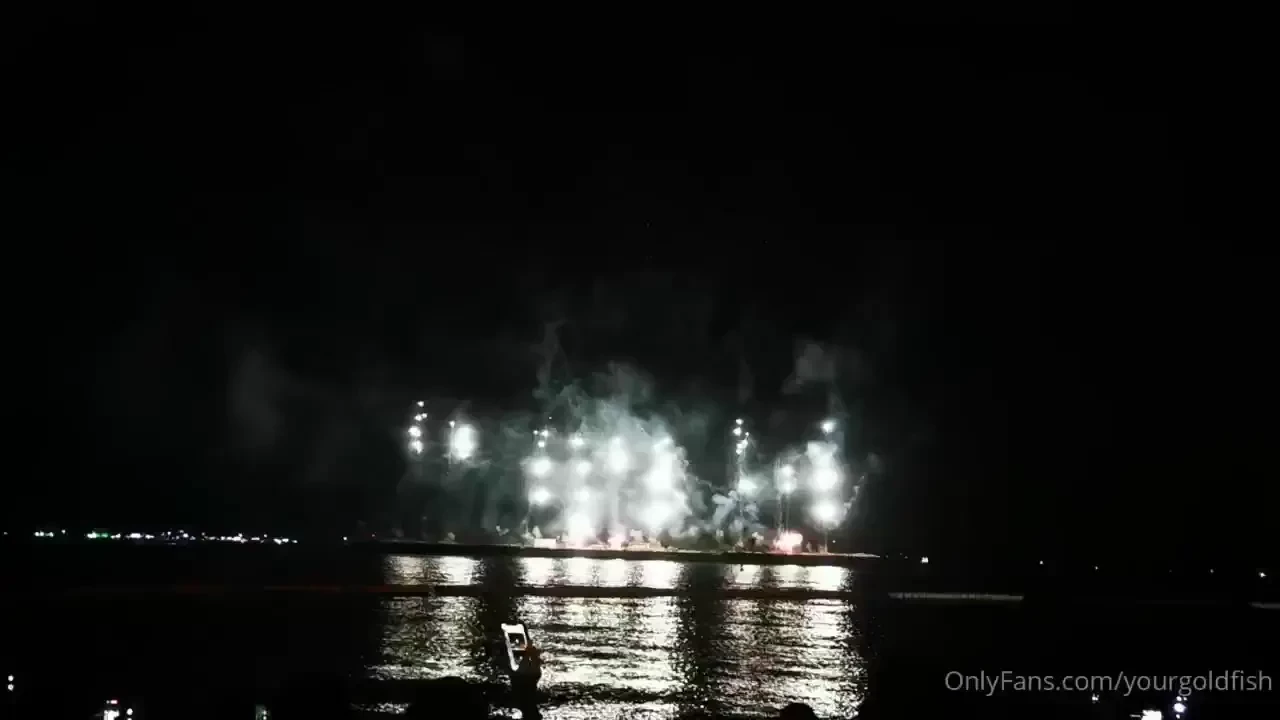 Hi my fans today i went to look fireworks festival pattaya and i show 