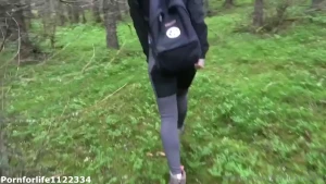 Hiking adventures fucking bubble butt next to the tree with cumshot on