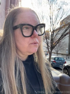 Should i go live over here while i get ready for my date