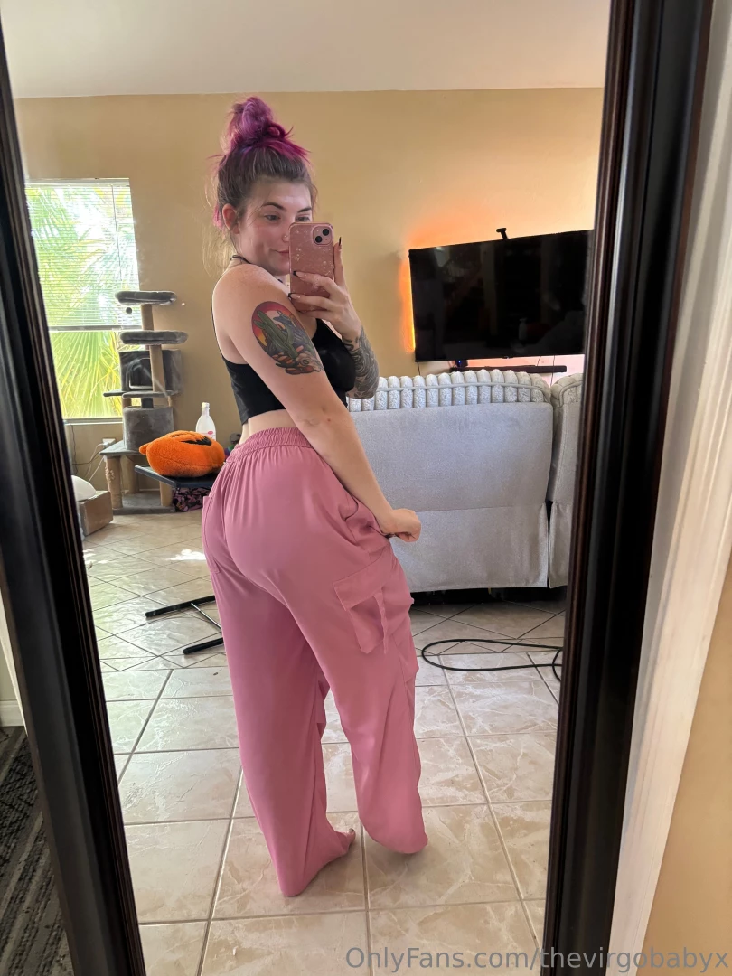 Do you have some grey sweatpants to match my pink ones 