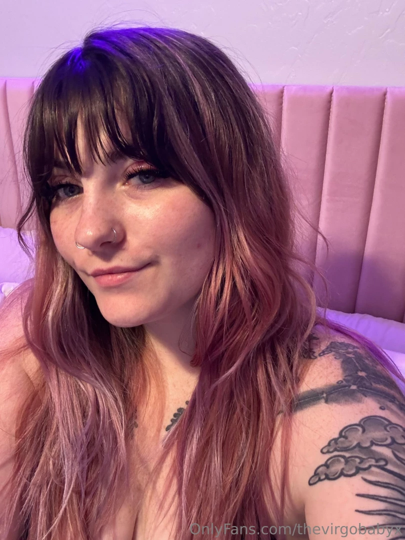 Does this picture make me look like i have no top on i hope so 