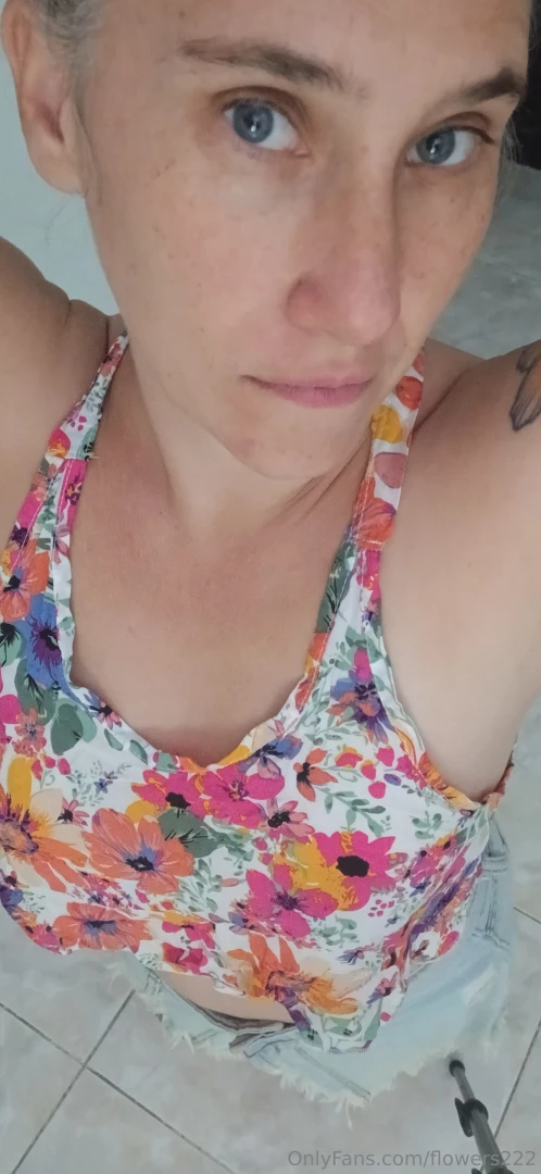 A little relaxation in the afternoon while i wait for your message 