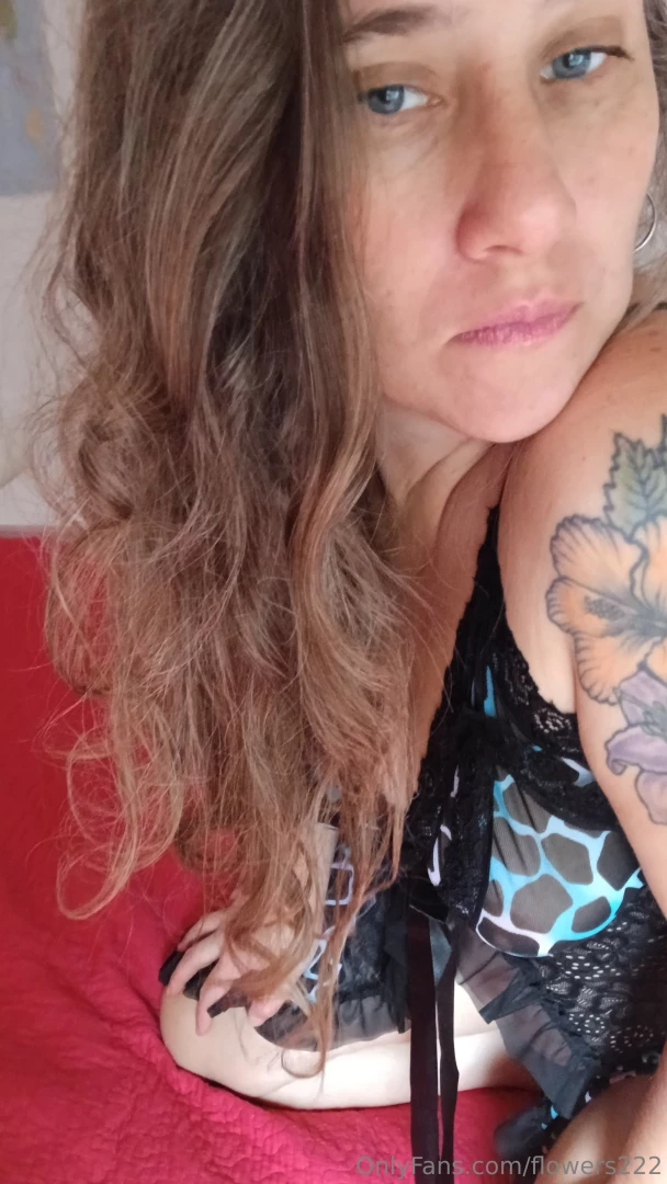 I want to play with you are you hot darling write to me and we ll 