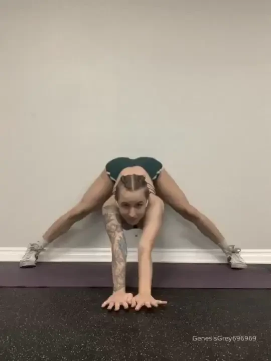 Have you ever had the chance to fuck someone this flexible think of 