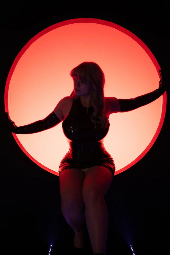 I love a lil strap on play dms 