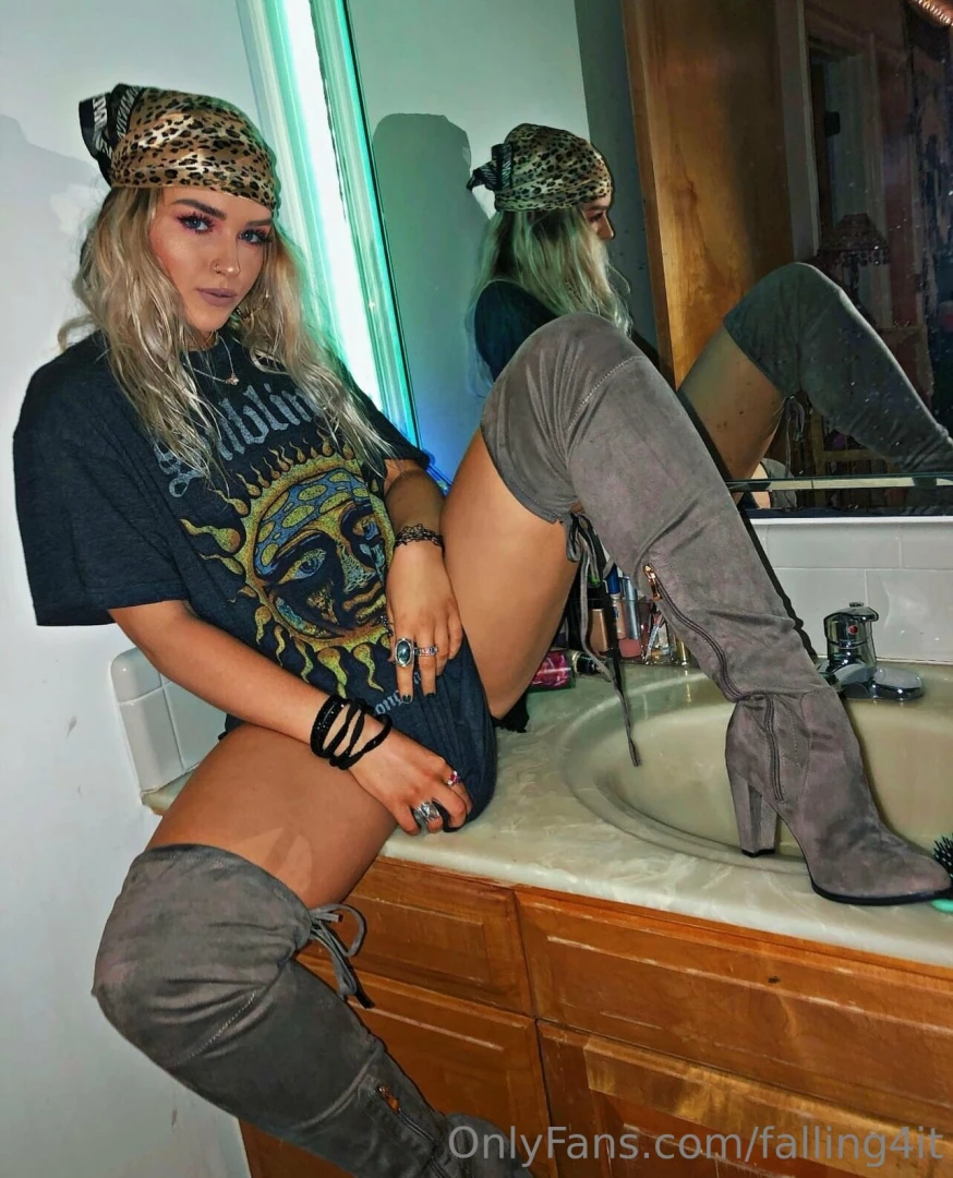 Posted up on this sink lmao got any friday night plans 