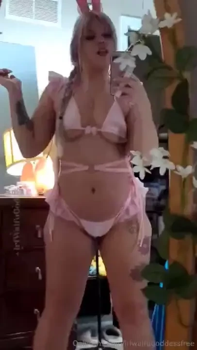 Did i mention that i got the pink bunny set from moeflavor send while 