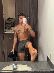 Where are my feet daddies