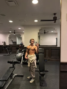 Wanna spot me from behind