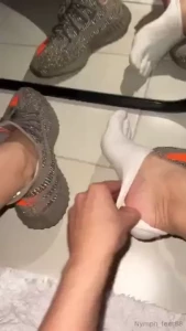 Acabei de chegar da academia e meus p s estavam fervendo de tanto