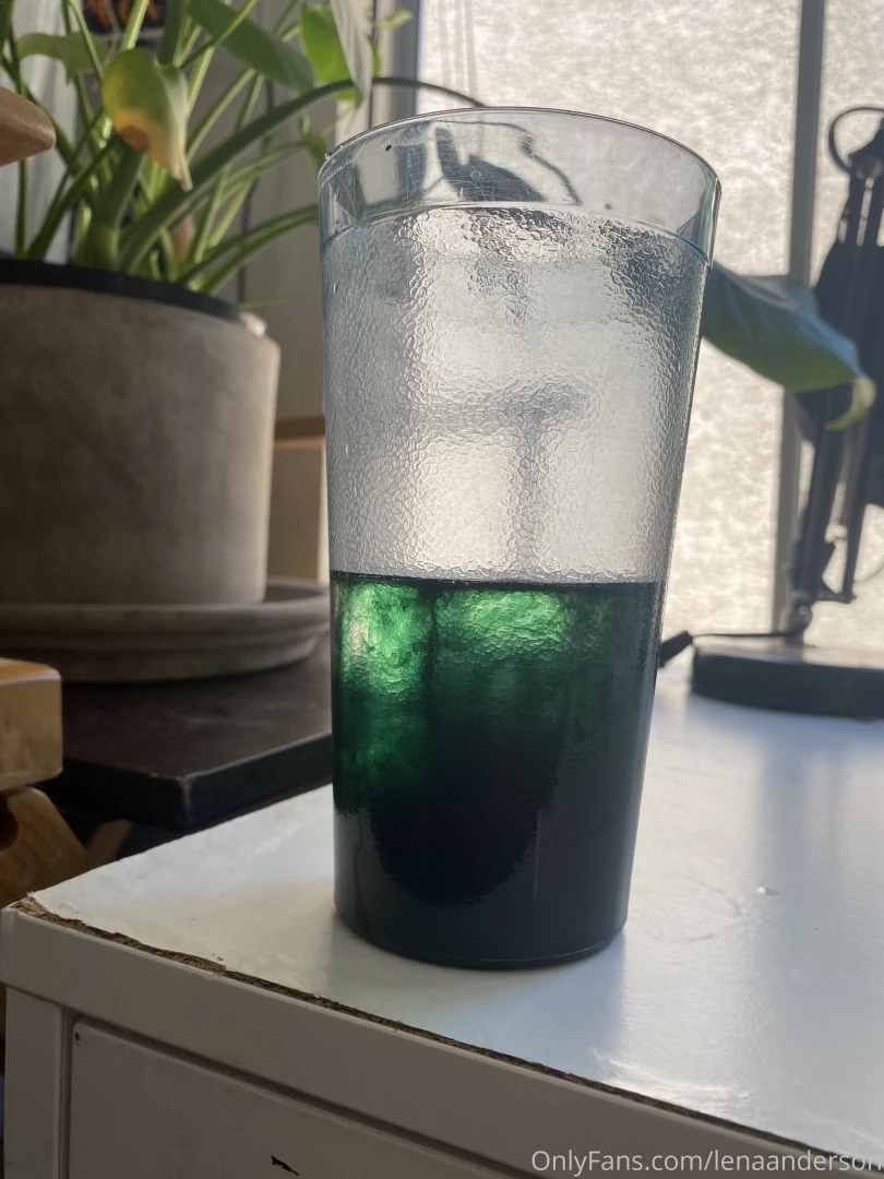 Trying liquid chlorophyll today hoping it ll make my skin all glowy 