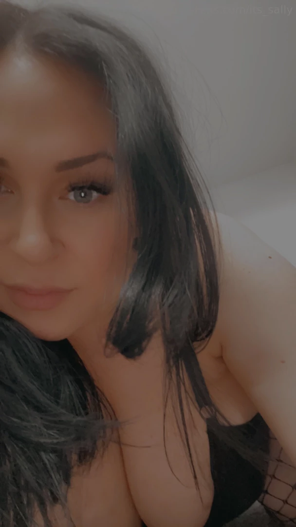 Want the chance to win a topless selfie of me for just 1 send me your 