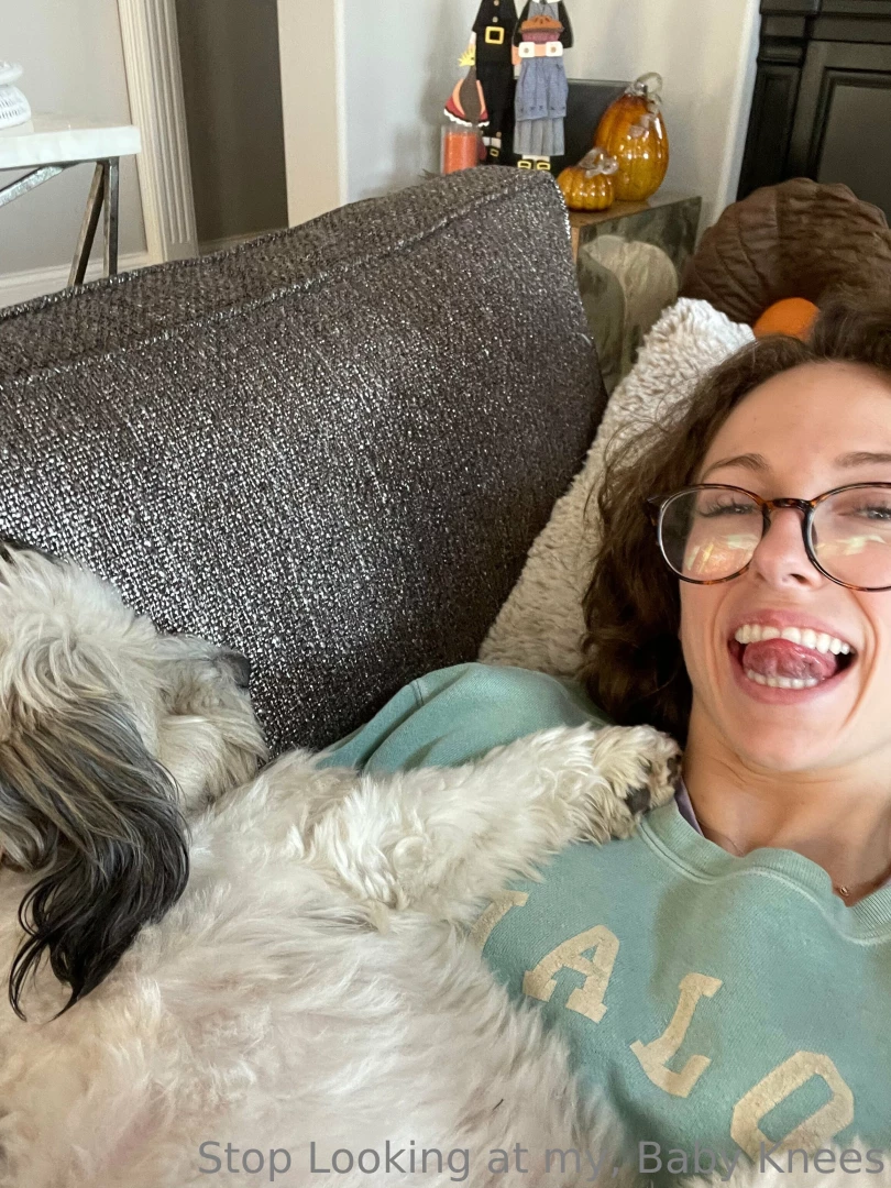 2 girls 1 couch her paw choked me shortly after this lil photo shoot part 1 