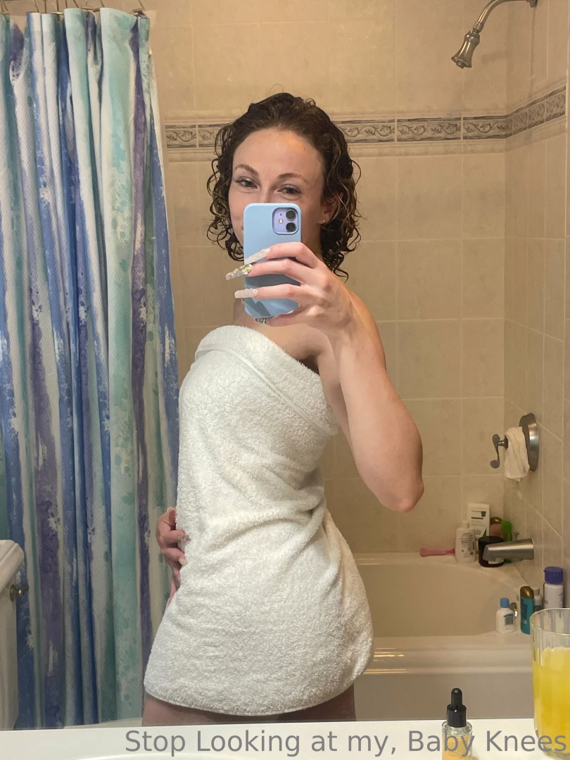 This barely there towel is giving wash behind your baby knees 