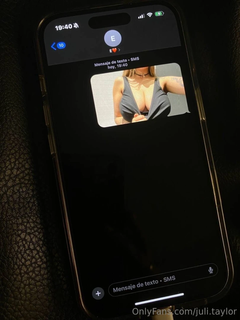 We re on our date i go to the restaurant s bathroom and you get a text part 1 
