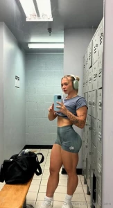 I know you love seeing me flex