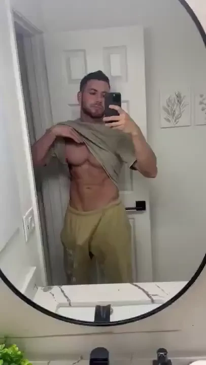 Vegas tomorrow you sexy fucks who knows what will go down 