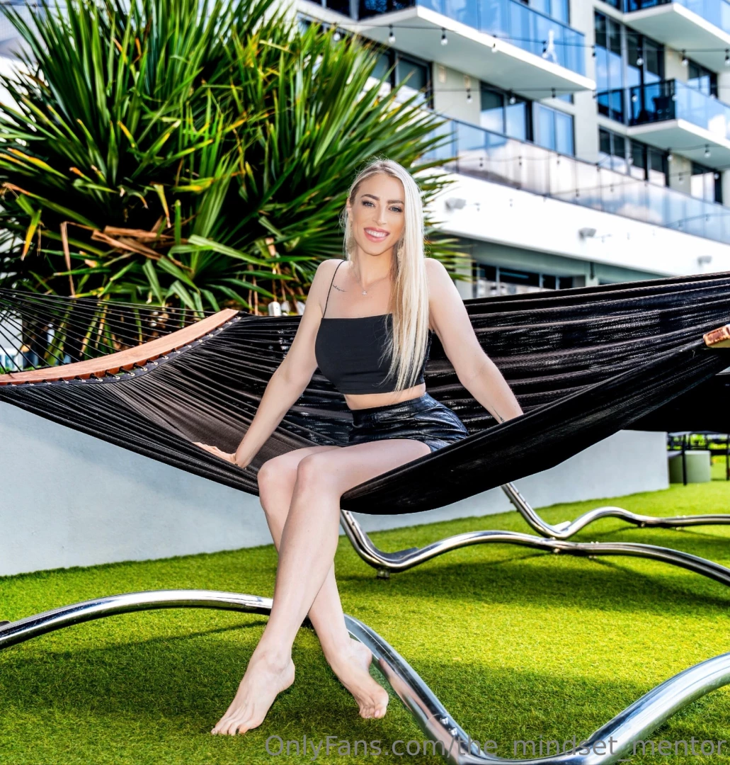 How s it hangin would you hang with me hang loose am i punny yet haha 