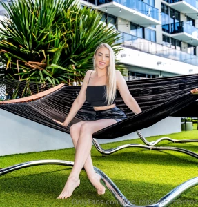 How s it hangin would you hang with me hang loose am i punny yet haha