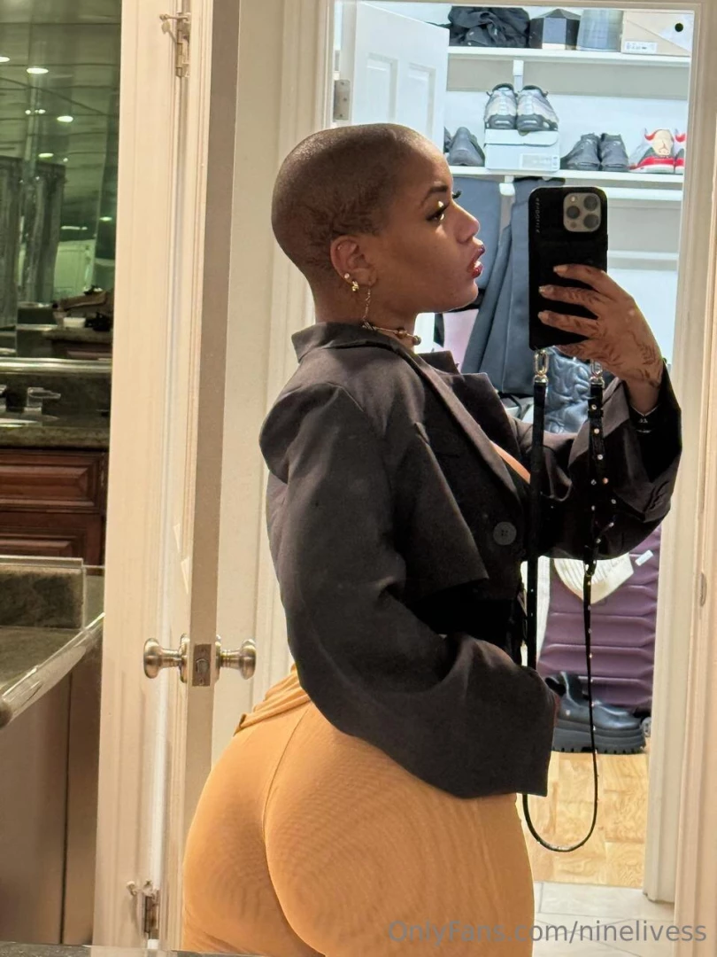 Some booty to bless your timeline 