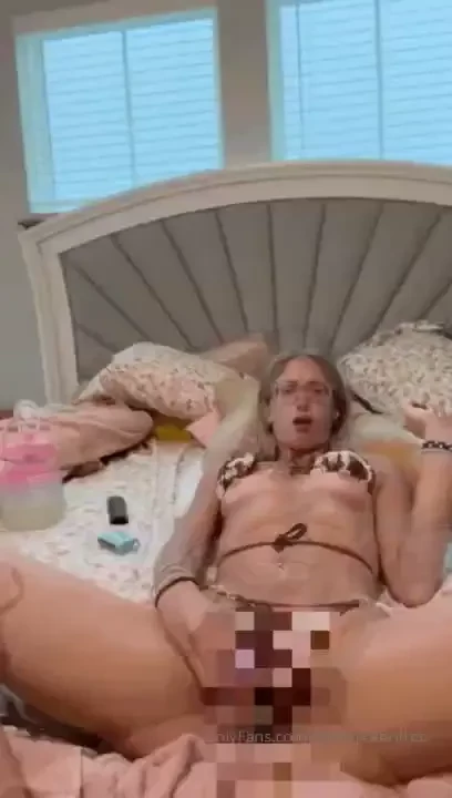 Do i look hot with my glasses on baby cum watch me slide my big toy 