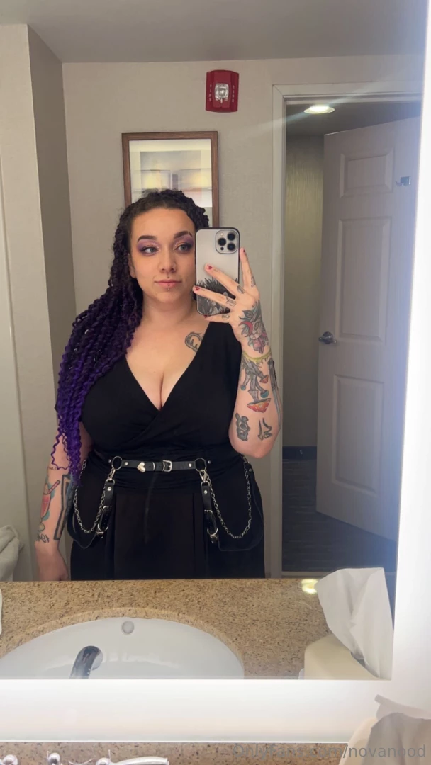 Some lady came up to motorboat me at the bar over the weekend i wonder 