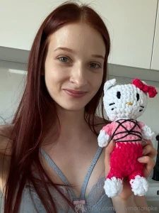 Oh my depressedbunny1 is really handy i love her gift for my b-day so