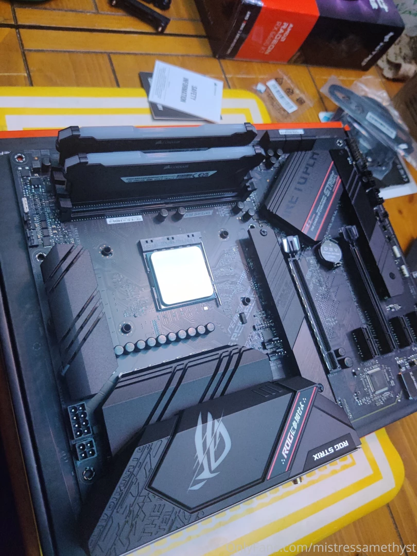 Some pics of my pc build from when i was putting everything together part 2 