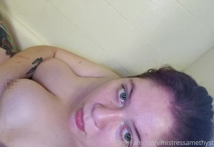I needed this nice relaxing bath after a shit week mondays are my