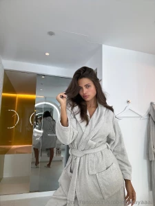 Be my vip and come see what i m hiding under the robe